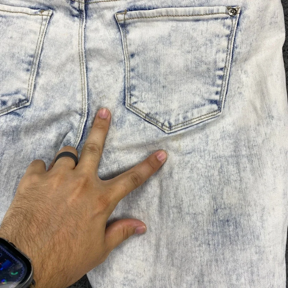 lei Juniors Size 11 Light Wash Distressed Ripped‎ Denim Jeans Button Fly
